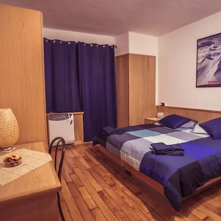 Bed & Breakfast Shredhouse *