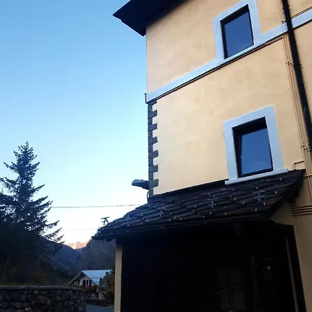 Shredhouse Bed & Breakfast